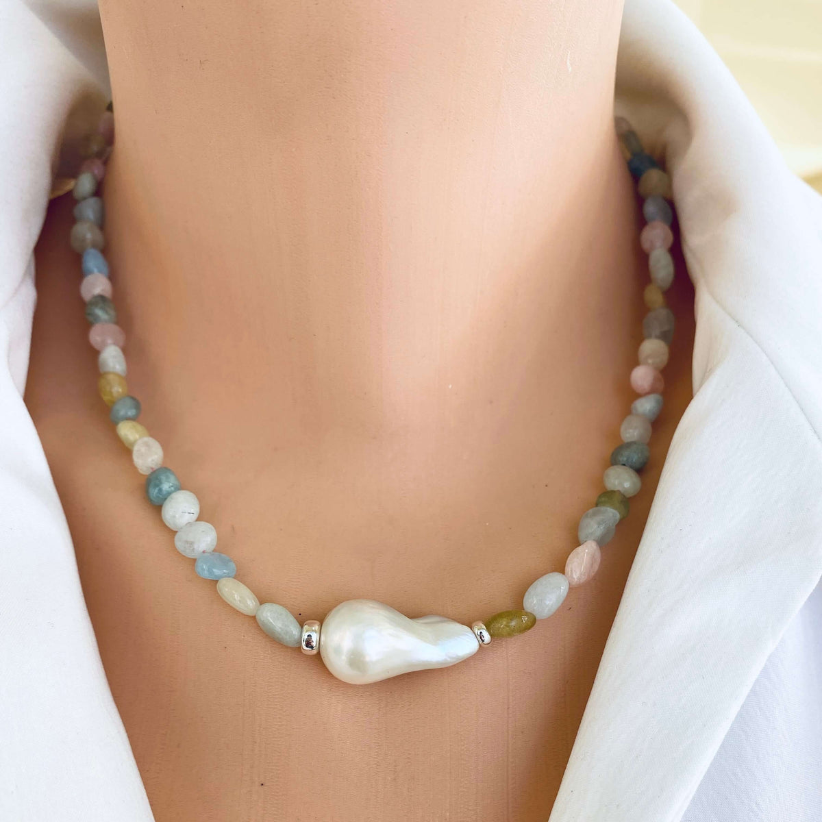 short beaded necklace with silver details