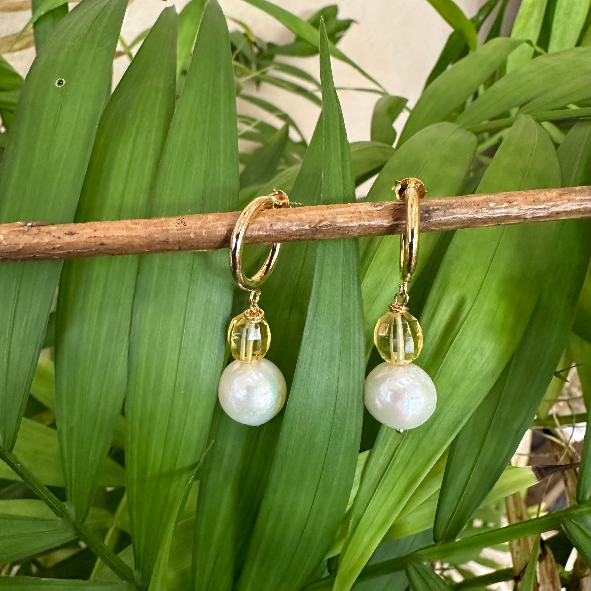 Pearl hoop earrings with citrine oval beads and luminous Edison pearls