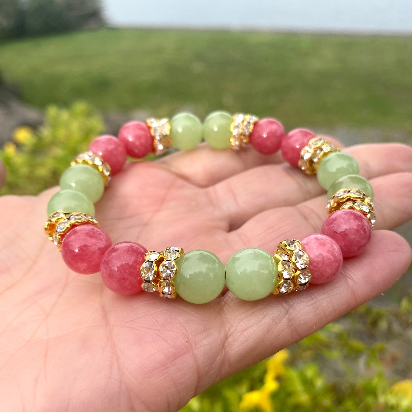 Colorful jade rhinestone stretchy bracelet with green and red jade bead design