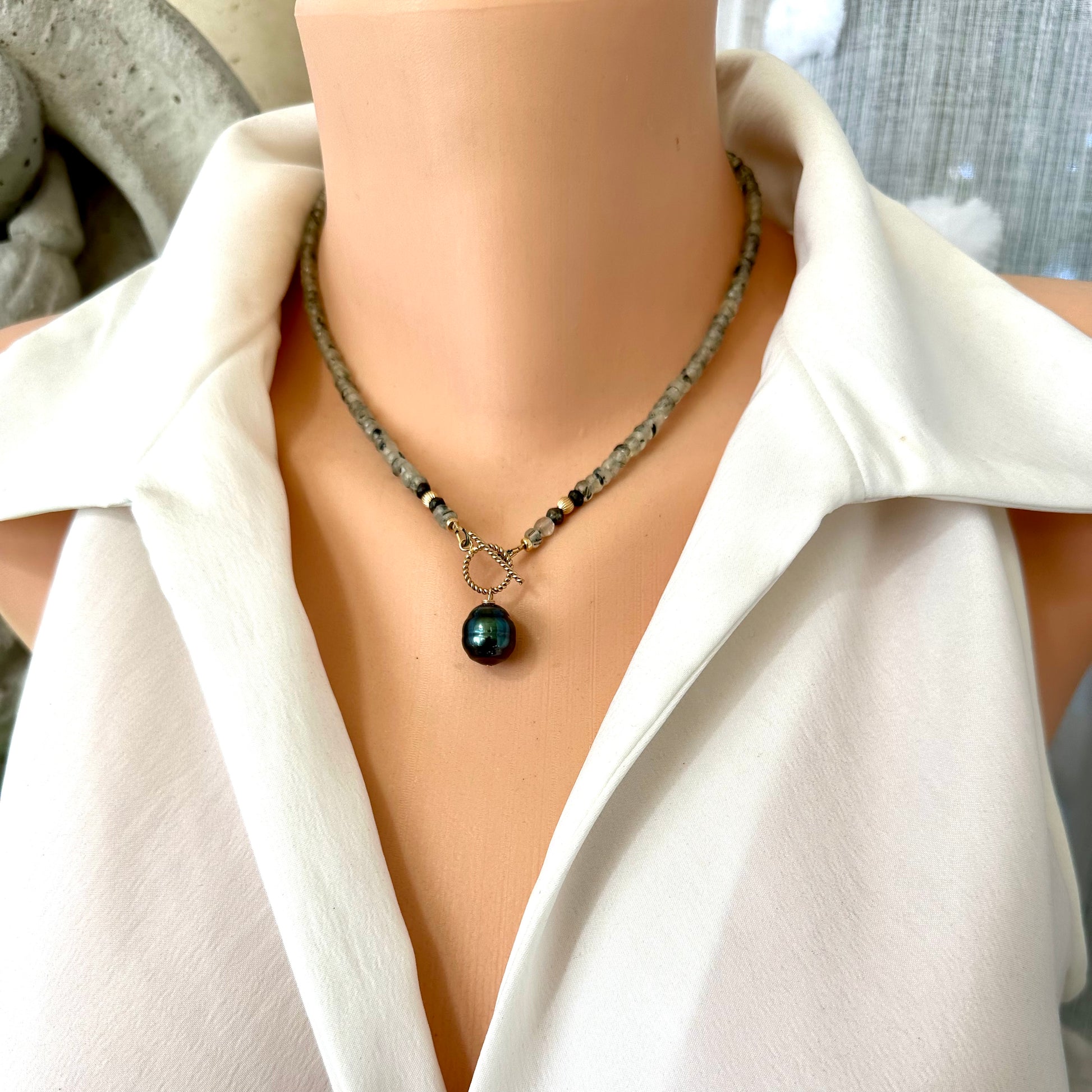 Prehnite tahitian pearl necklace minimalist design with green prehnite and dark Tahitian pearl