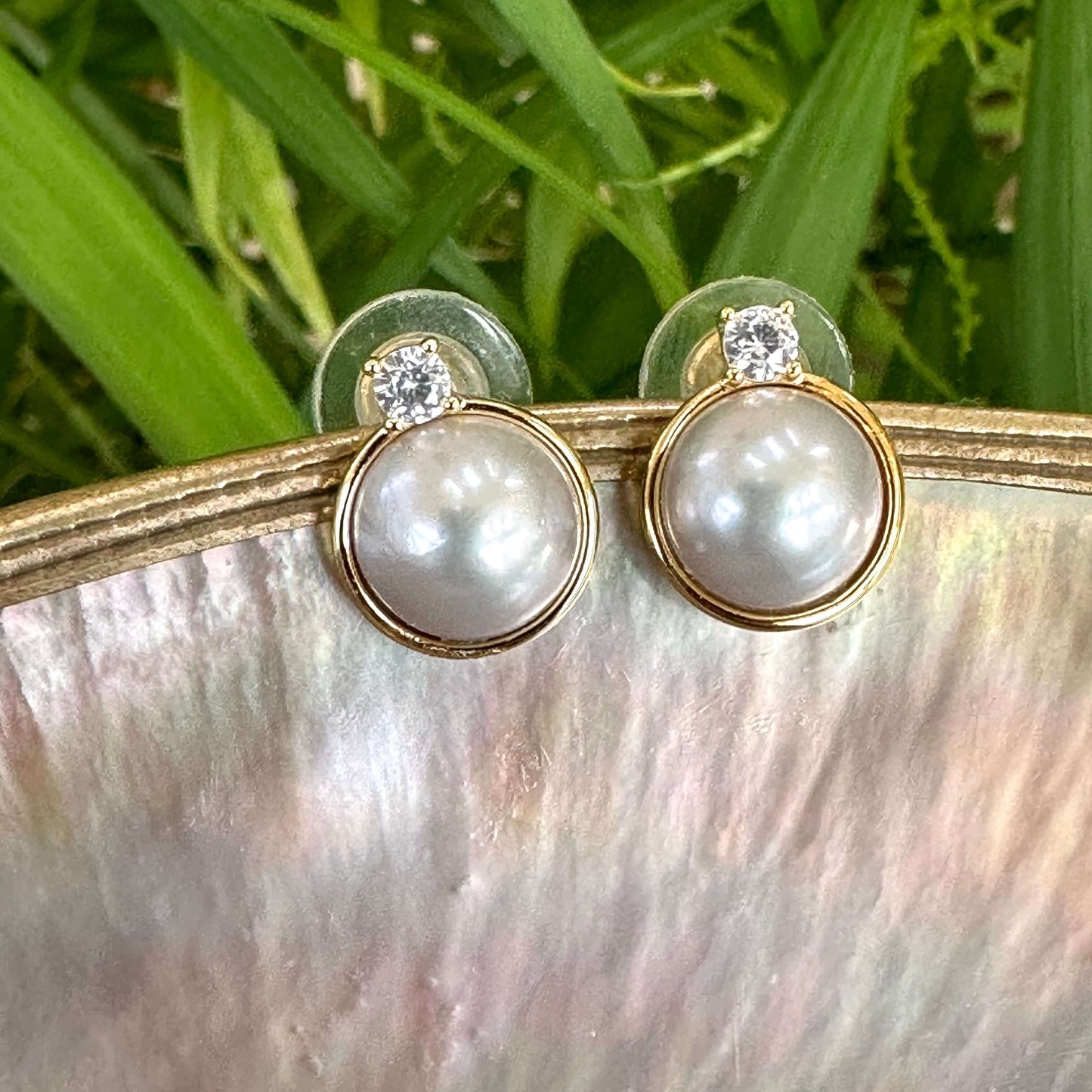 Silver grey pearl stud earrings with CZ – Gold Vermeil showcased against a natural background.