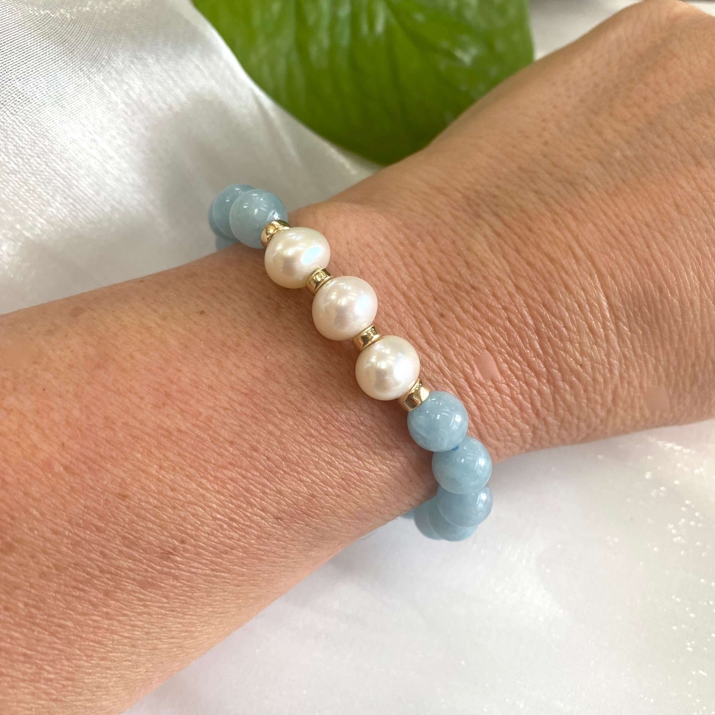 Aquamarine pearl bracelet featuring 8mm Aquamarine beads and 9–10mm freshwater pearls on a wrist.