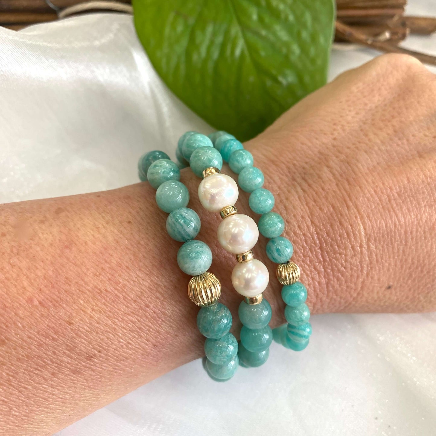 amazonite freshwater pearl bracelet featuring 8mm Amazonite beads and 9-10mm freshwater pearls in a stylish stretch design.