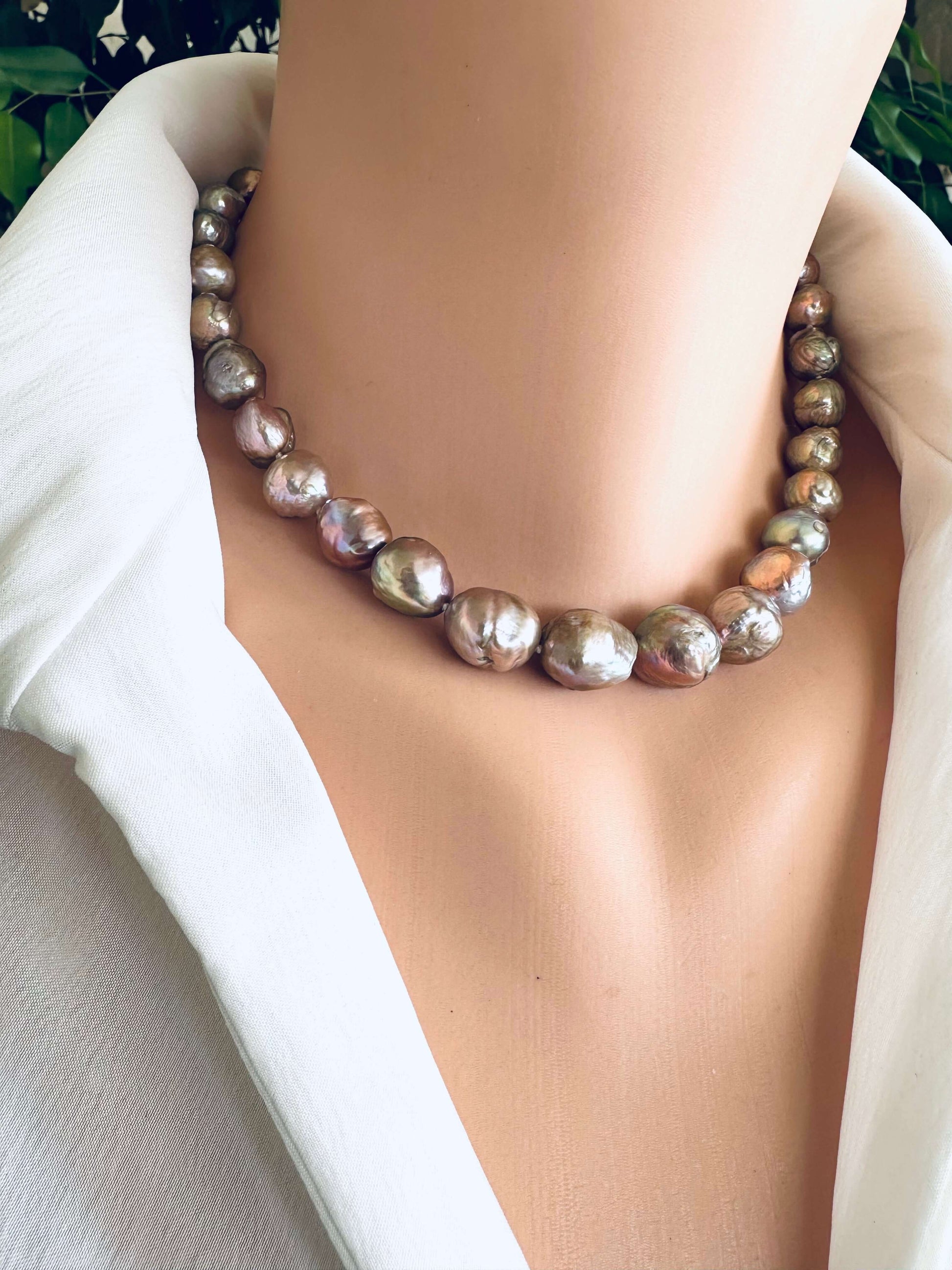 Edison pearl necklace with magnetic clasp showing graduated baroque pearls