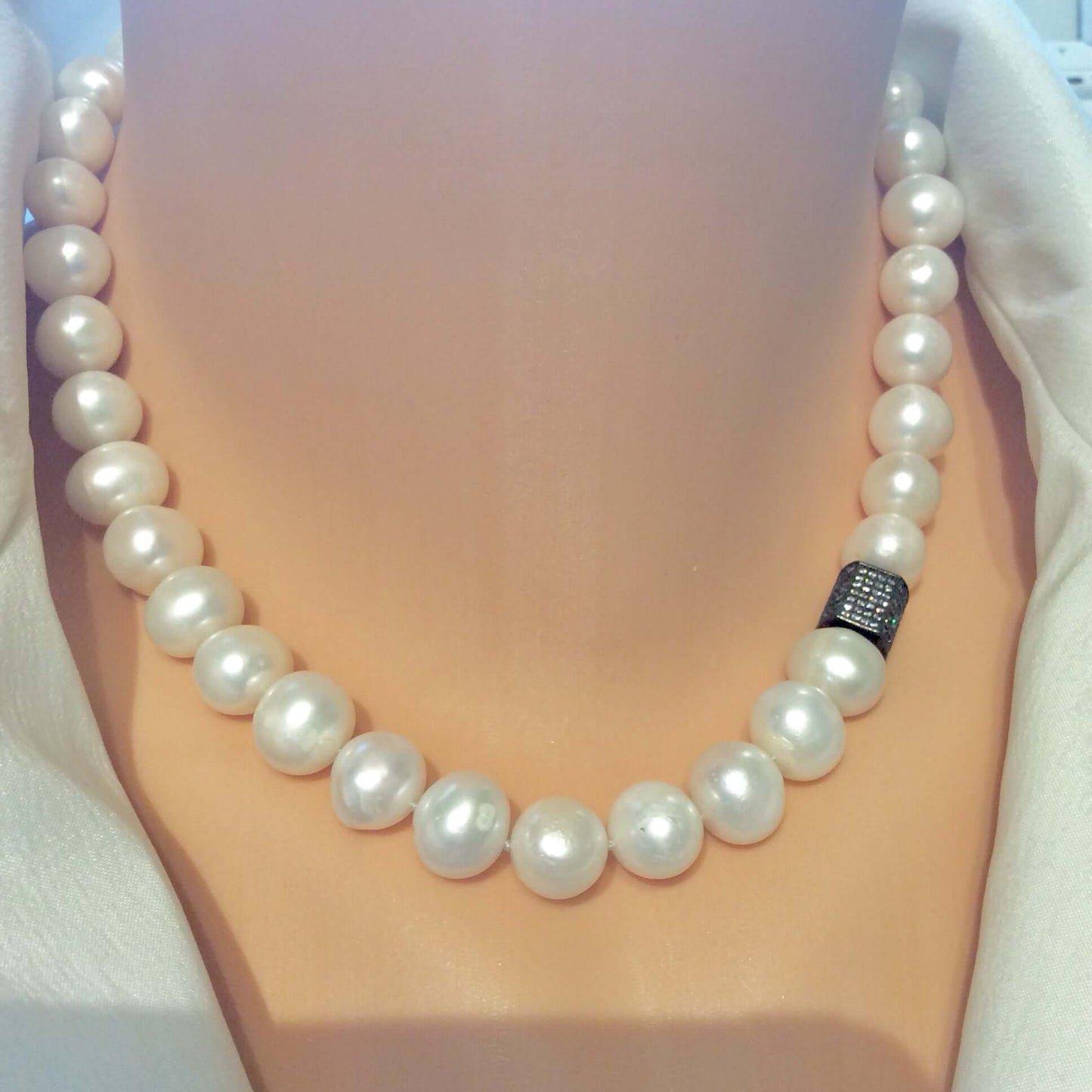 LIVE #41 Classic Pearl Bridal Necklace with a twist