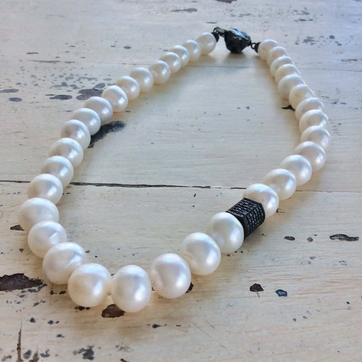 LIVE #41 Classic Pearl Bridal Necklace with a twist