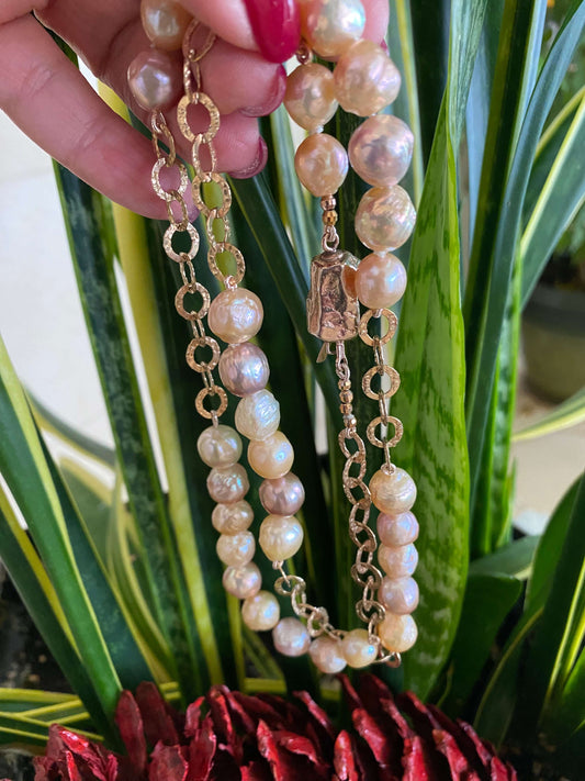 Edison pearl necklace with wrinkled pearls in rose gold, showcasing premium freshwater pearls and unique design.
